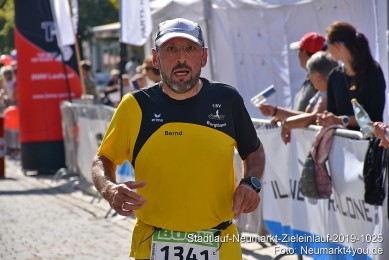 Stadtlauf-Neumarkt-Zieleinlauf-2019-1025