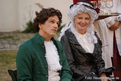 Die-eingebildete-Kranke-Schloss-Spiele-Neumarkt-2025-0004