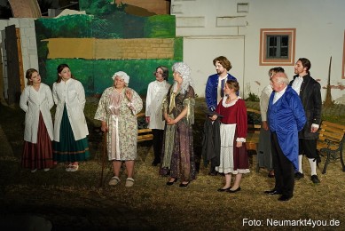 Die-eingebildete-Kranke-Schloss-Spiele-Neumarkt-2025-0074