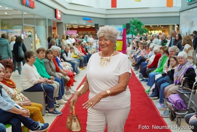 Modenschau-NeuerMarkt-Fruehling-2025-0008