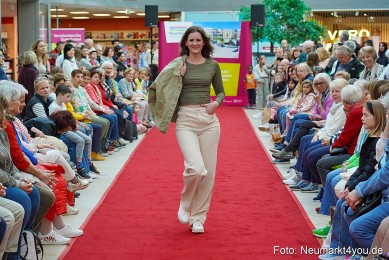 Modenschau-NeuerMarkt-Fruehling-2025-0019