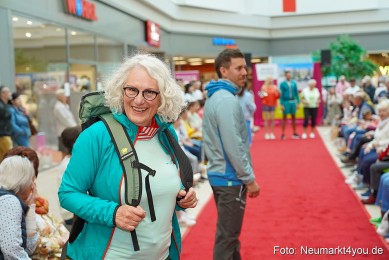 Modenschau-NeuerMarkt-Fruehling-2025-0068