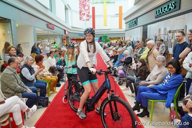 Modenschau-NeuerMarkt-Fruehling-2025-0070