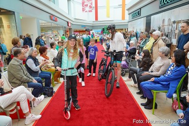 Modenschau-NeuerMarkt-Fruehling-2025-0071