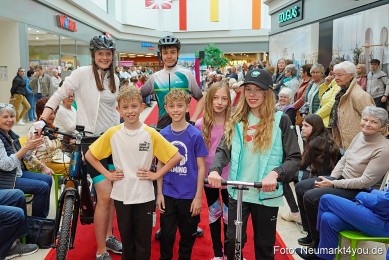 Modenschau-NeuerMarkt-Fruehling-2025-0073