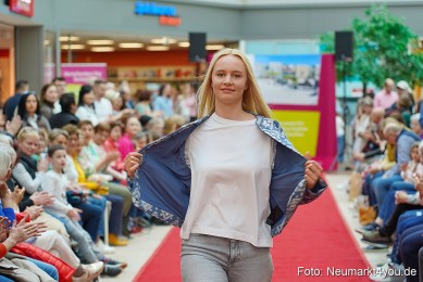 Modenschau-NeuerMarkt-Fruehling-2025-0077