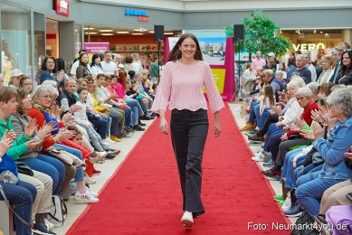 Modenschau-NeuerMarkt-Fruehling-2025-0082