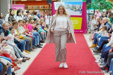 Modenschau-NeuerMarkt-Fruehling-2025-0084