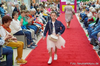 Modenschau-NeuerMarkt-Fruehling-2025-0091