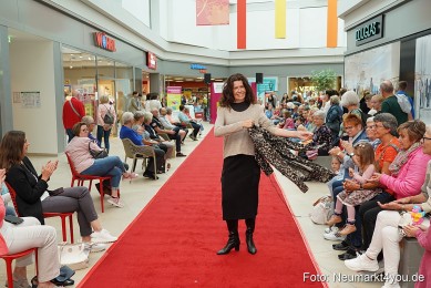 Herbst-Modenschau-Neuer-Markt-2023-0101