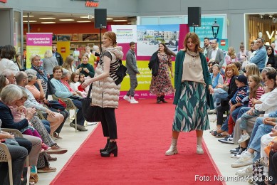 Herbst-Modenschau-Neuer-Markt-2023-0104