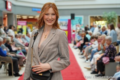 Herbst-Modenschau-Neuer-Markt-2023-0118