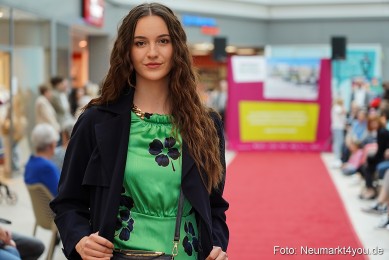 Herbst-Modenschau-Neuer-Markt-2023-0120