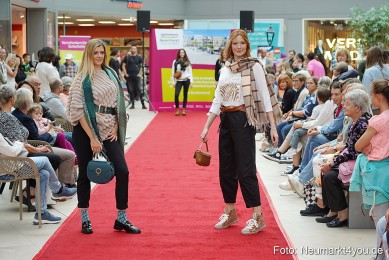 Herbst-Modenschau-Neuer-Markt-2023-0123