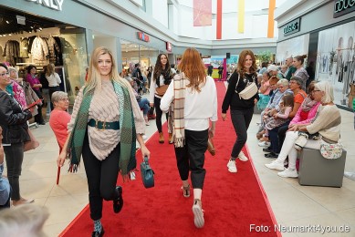 Herbst-Modenschau-Neuer-Markt-2023-0124