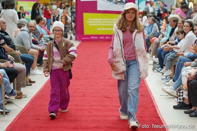 Herbst-Modenschau-Neuer-Markt-2023-0128