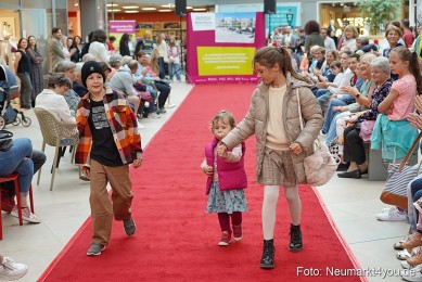 Herbst-Modenschau-Neuer-Markt-2023-0131