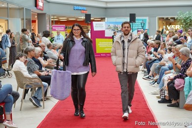 Herbst-Modenschau-Neuer-Markt-2023-0135