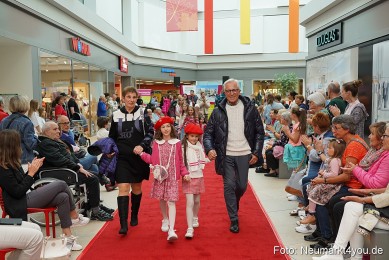 Herbst-Modenschau-Neuer-Markt-2023-0141