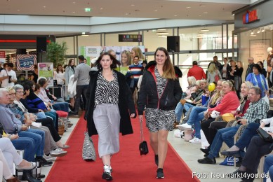 Herbstmodenschau-NeuerMarkt-2019-0030