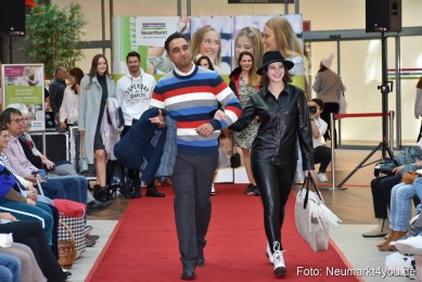 Herbstmodenschau-NeuerMarkt-2019-0034