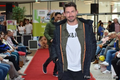 Herbstmodenschau-NeuerMarkt-2019-0039