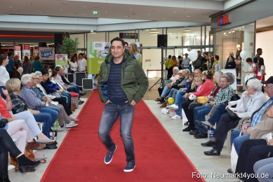 Herbstmodenschau-NeuerMarkt-2019-0040