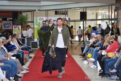 Herbstmodenschau-NeuerMarkt-2019-0042