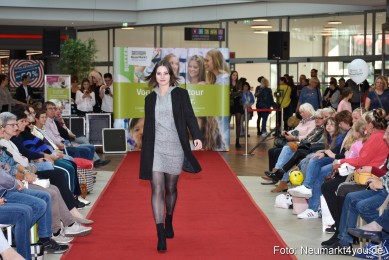 Herbstmodenschau-NeuerMarkt-2019-0054
