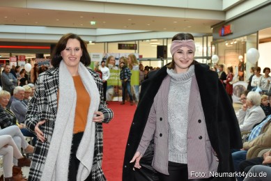Herbstmodenschau-NeuerMarkt-2019-0083