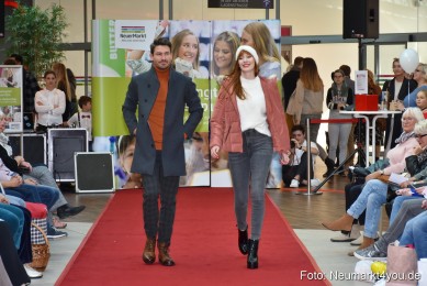Herbstmodenschau-NeuerMarkt-2019-0088