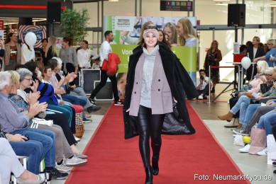 Herbstmodenschau-NeuerMarkt-2019-0092