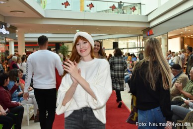 Herbstmodenschau-NeuerMarkt-2019-0095