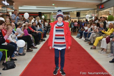 Herbstmodenschau-NeuerMarkt-2019-0133