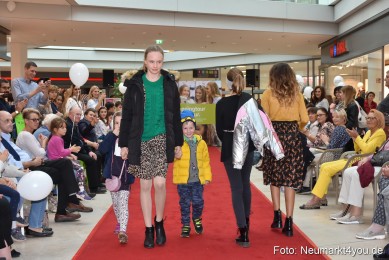 Herbstmodenschau-NeuerMarkt-2019-0136