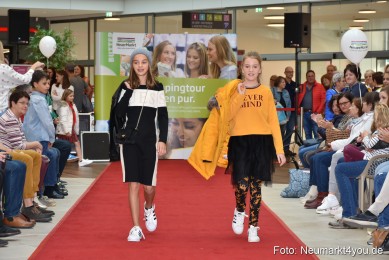 Herbstmodenschau-NeuerMarkt-2019-0138