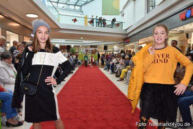 Herbstmodenschau-NeuerMarkt-2019-0139