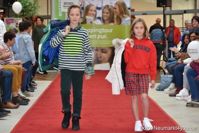 Herbstmodenschau-NeuerMarkt-2019-0142