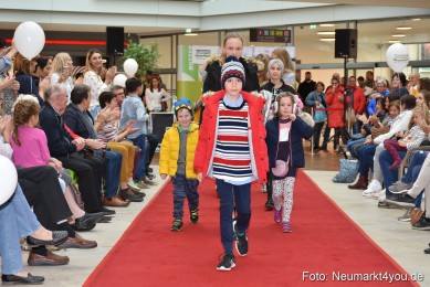 Herbstmodenschau-NeuerMarkt-2019-0143