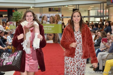 Herbstmodenschau-NeuerMarkt-2019-0173