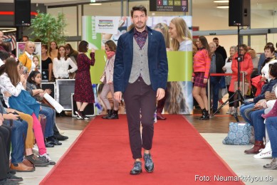 Herbstmodenschau-NeuerMarkt-2019-0185