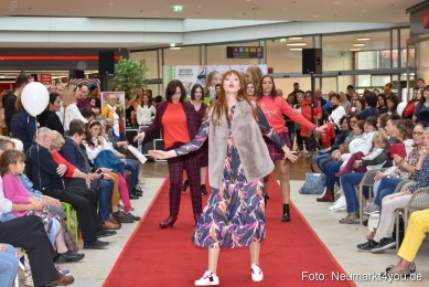 Herbstmodenschau-NeuerMarkt-2019-0191