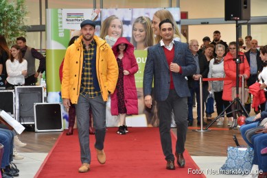 Herbstmodenschau-NeuerMarkt-2019-0192