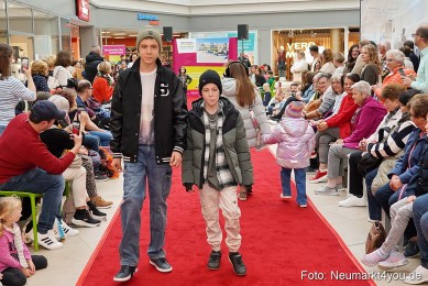 Herbstmodenschau-NeuerMarkt-2024-0110