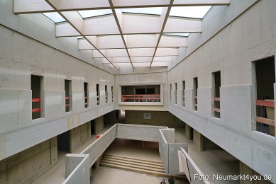 Hochschule-Neumarkt-Betreten-Erbeten-2022-0001