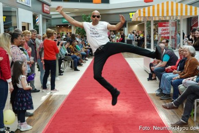 Modenschau-Neuer-Markt-Nacht-der-Sinne-2022-0014