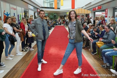 Modenschau-Neuer-Markt-Nacht-der-Sinne-2022-0019