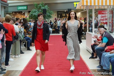 Modenschau-Neuer-Markt-Nacht-der-Sinne-2022-0020