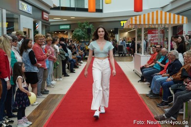 Modenschau-Neuer-Markt-Nacht-der-Sinne-2022-0030