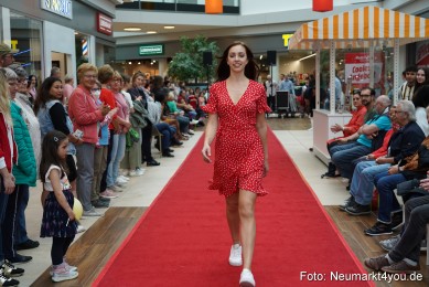 Modenschau-Neuer-Markt-Nacht-der-Sinne-2022-0034